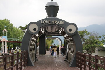 tourists on the bridge