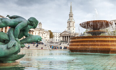 Fountain at the Trafalgar Square in London, UK - obrazy, fototapety, plakaty