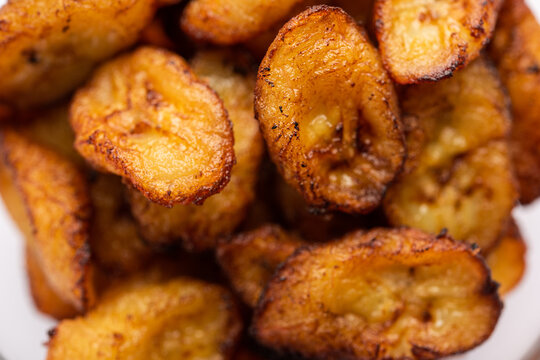 Deep fried ripe plantain slices or pake kele fried chips in a bowl