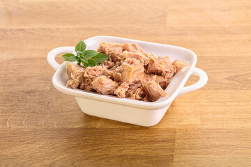 Canned tuna fish with oil