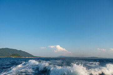 海から見る夏の鐘崎漁港と鐘ノ岬