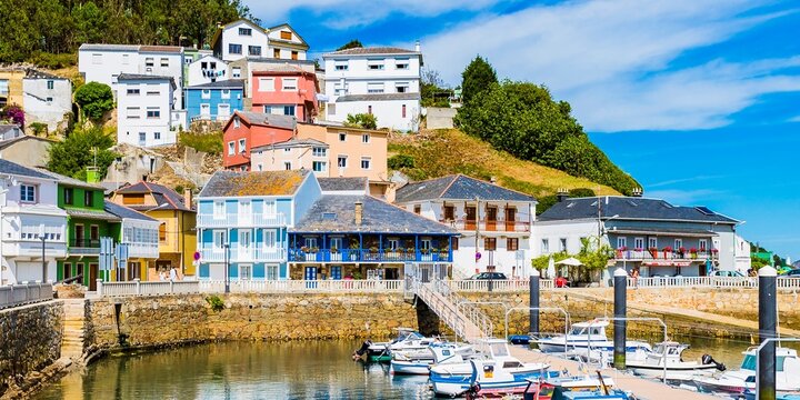 Fishing port of the village of O Barqueiro is located in the municipality of Ma&ntilde;&oacute;n and gives name to the estuary. O barqueiro, Ma&ntilde;on, La Coru&ntilde;a, Galicia, Spain, Europe