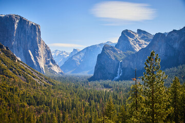 Yosemite Tunnel View of stunning mountains at early morning