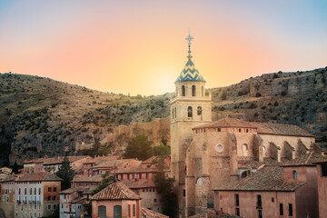 Fototapeta na wymiar view of the tower of the church of Albarracin, a rural village of Spain and the adjoining houses