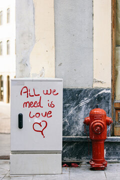 Naklejki All we need is love street art