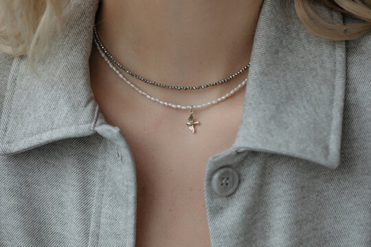 Minimalistic necklace with small bird