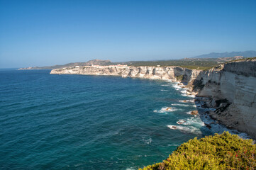 Fototapeta na wymiar City of Bonifacio (Corsica), which lies directly on the rock above the sea