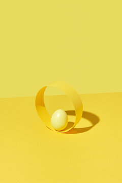 Easter egg inside circle