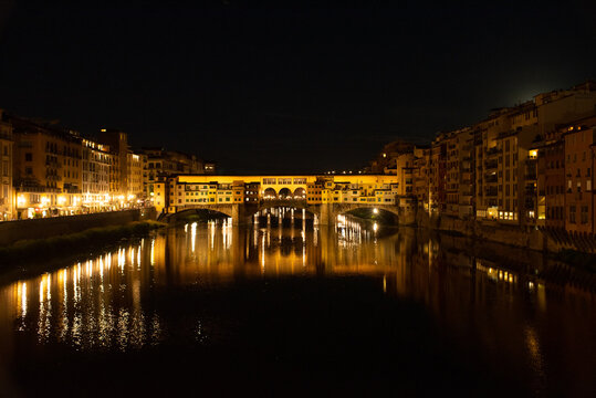 Ponte Vecchio Firenze, Italy at night