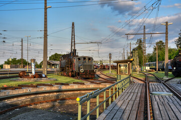 Drehscheibe, Siegmundsherberg, Schiene, Gleis, Auflagerung, Drehpunkt, Drehscheibenbrücke, Spurkranz, Laufräder, Königsstuhl, Drehscheibengrube, Drehscheibenlaufkranz, Bahnhof, rund, Brücke, Geländer,