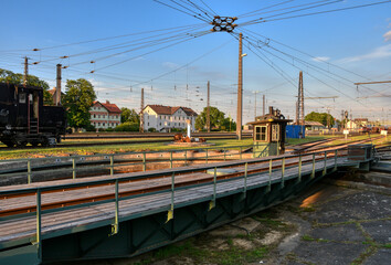 Drehscheibe, Siegmundsherberg, Schiene, Gleis, Auflagerung, Drehpunkt, Drehscheibenbrücke, Spurkranz, Laufräder, Königsstuhl, Drehscheibengrube, Drehscheibenlaufkranz, Bahnhof, rund, Brücke, Geländer,