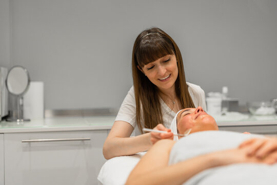 cream mask in a beauty parlour