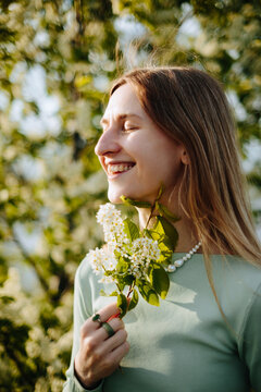 Cheerful young woman portrait - Candid emotion