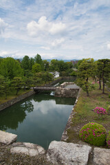 Fototapeta na wymiar A bridge over the moat inside Nijō Castle. Kyoto Japan 　　 