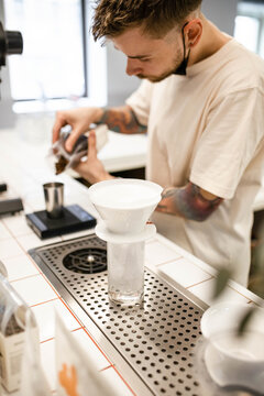 The process of brewing a coffee funnel in a coffee shop