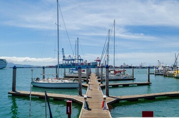 Fototapeta premium Hermoso cielo azul en el Malecón y puerto de Ensenada, Baja California, México. Beautiful blue sky over the Malecon and port of Ensenada, Baja California, Mexico