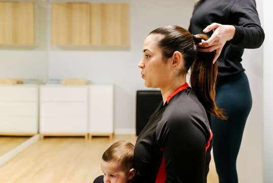 Mother and baby attending a postpartum recovery class