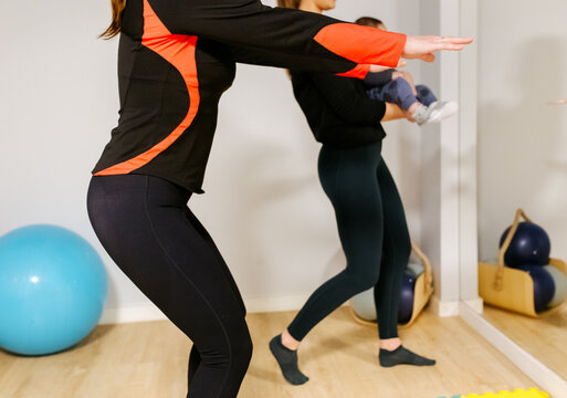 Mother and baby attending a postpartum recovery class