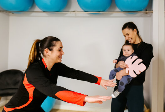 Mother and baby attending a postpartum recovery class