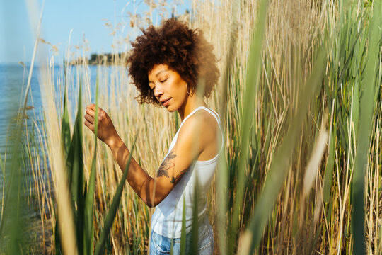 Afro woman stands in the nature