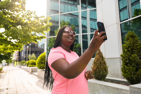 Plus size sportswoman using phone