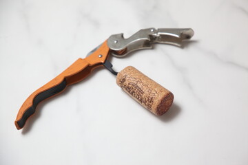 ワインオープナーとコルク栓