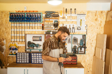 Craftsman changing drill in screwdriver in workshop