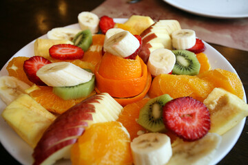 Mixed fruits on the fruit plate.