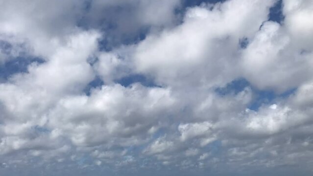 맑은하늘 빠르게 움직이는 구름영상 타임랩스