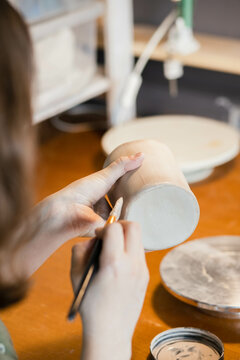 Coating the finished ceramic product with paint
