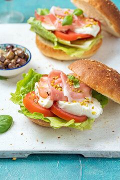 Lettuce Tomato Cheese Ham in a sesam bun Sandwich