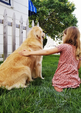 Mobile Image of a Little Girl and a Golden Retriever