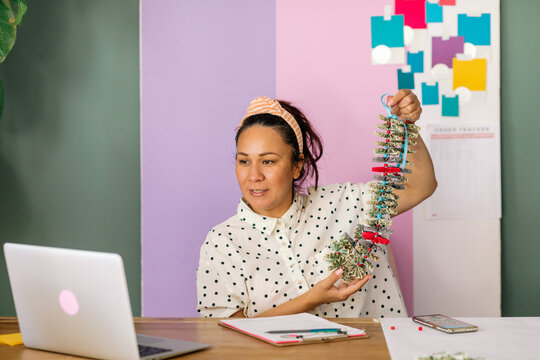 Woman showing money lei online