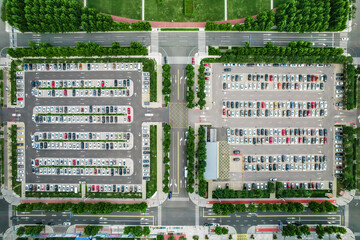 Aerial photo of parking lot © 大 李