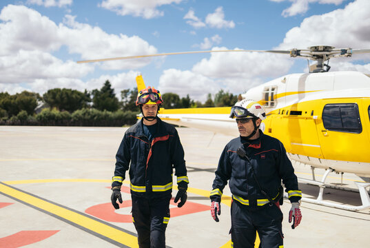 Firefighters getting out of a helicopter