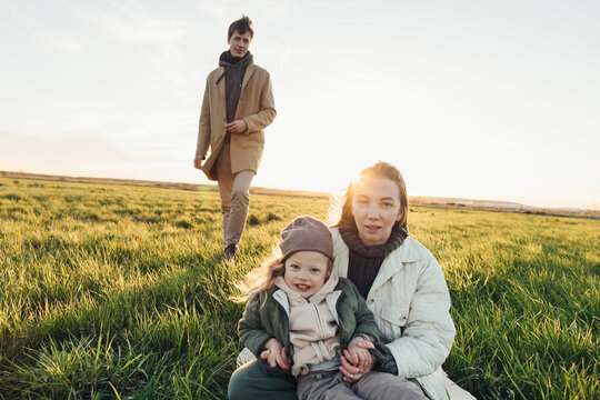 Family portrait in the feilds