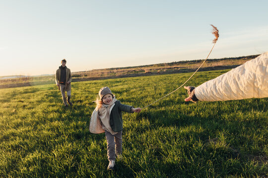 Little girl and the reed 