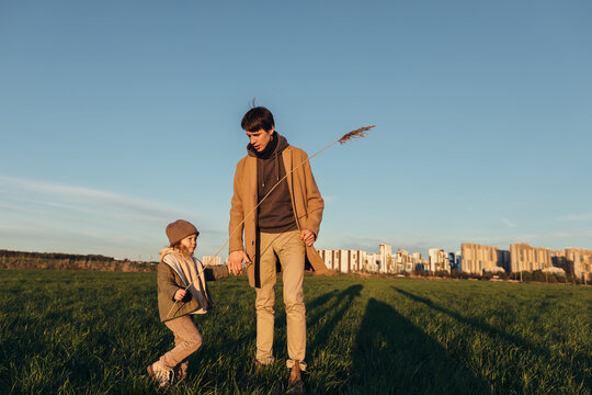 Mand and child in the feilds