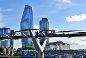 Millennium Bridge in London (Great Britain). - obrazy, fototapety, plakaty