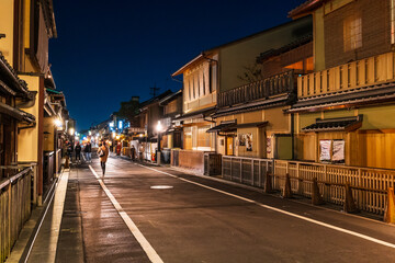 Fototapeta premium 京都 夜の祇園 花見小路