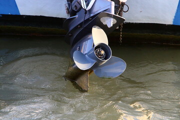 Motor and propeller of a motorboat.