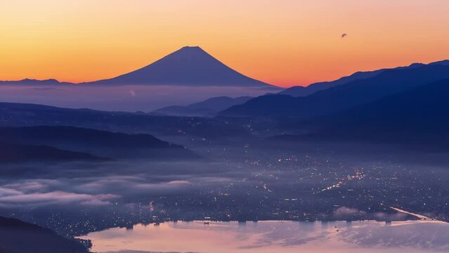 高ボッチ高原から夜明けの諏訪湖と富士山Timelapse