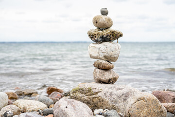 Fototapeta na wymiar stone stack at the beach