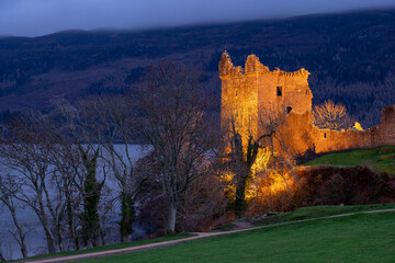 Fototapeta premium castillo de Urquhart, Patrimonio Nacional Escocés, lago Ness, Inverness, Highlands, Escocia, Reino Unido