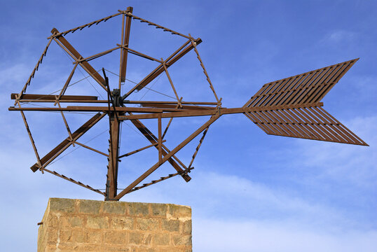 Molino de s&acute;hort de Son Rengo, fabricado con tablillas de madera (s.XIX-XX). Ctra de Santanyi.Campos.Comarca de Migjorn. Mallorca. Baleares.Espa&ntilde;a.