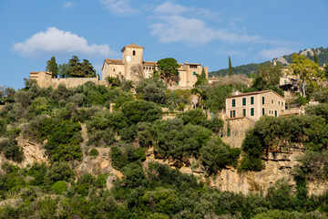 Fototapeta na wymiar iglesia de San Juan Bautista, siglo XV, Deià, comarca de la Sierra de Tramontana, Mallorca, balearic islands, Spain