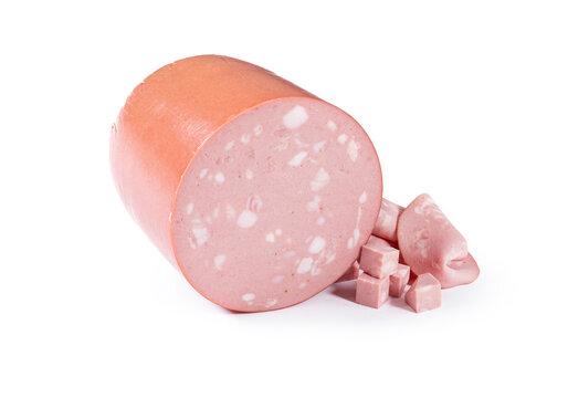 mortadella de bolognia tipico italiana pieza y taquitos sobre fondo blanco