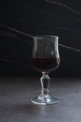 赤ワインのグラス