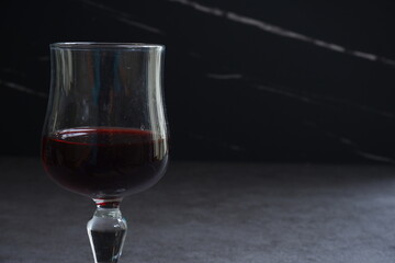 赤ワインのグラス
