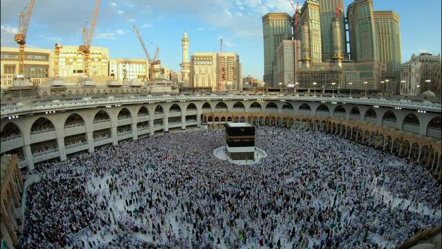 Pray to Allah in Kaaba